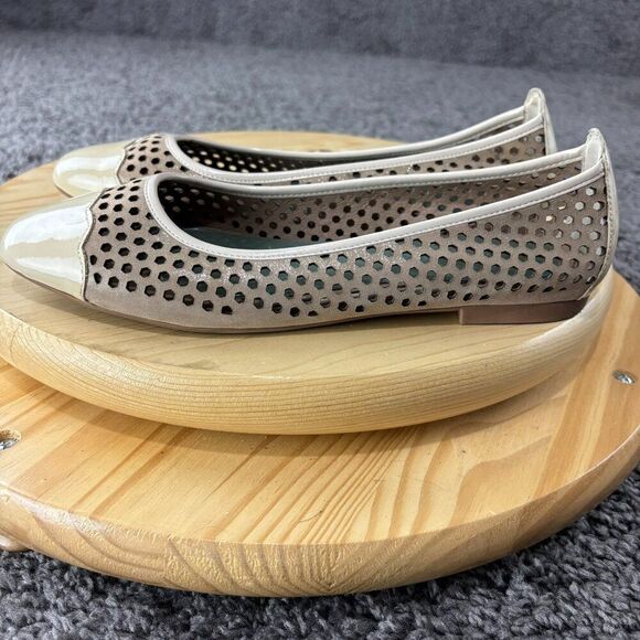 Bettye Muller Concept Janae Perforated Ballet Flats Womens 8.5 Leather Shoes - Picture 1 of 10